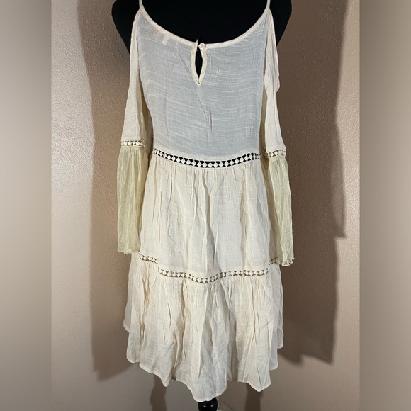 Vivid Collection of NY Crochet Boho Hippy Cold Shoulder Dress - Picture 3 of 5